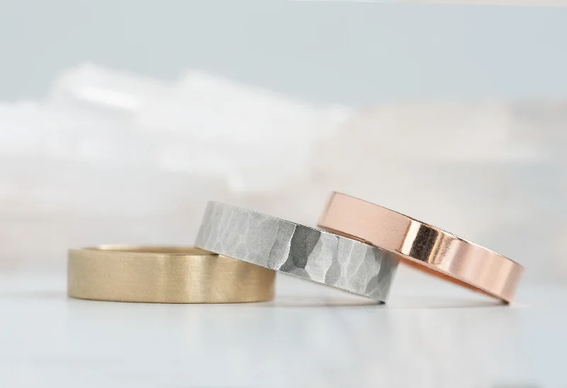 The Unisex Gold Wedding Band