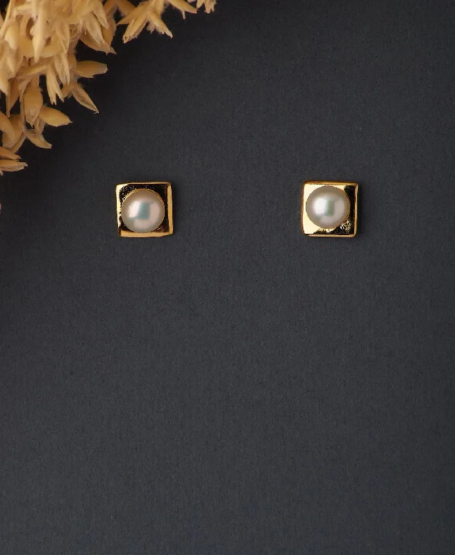 Classic Pearl Stud Earring